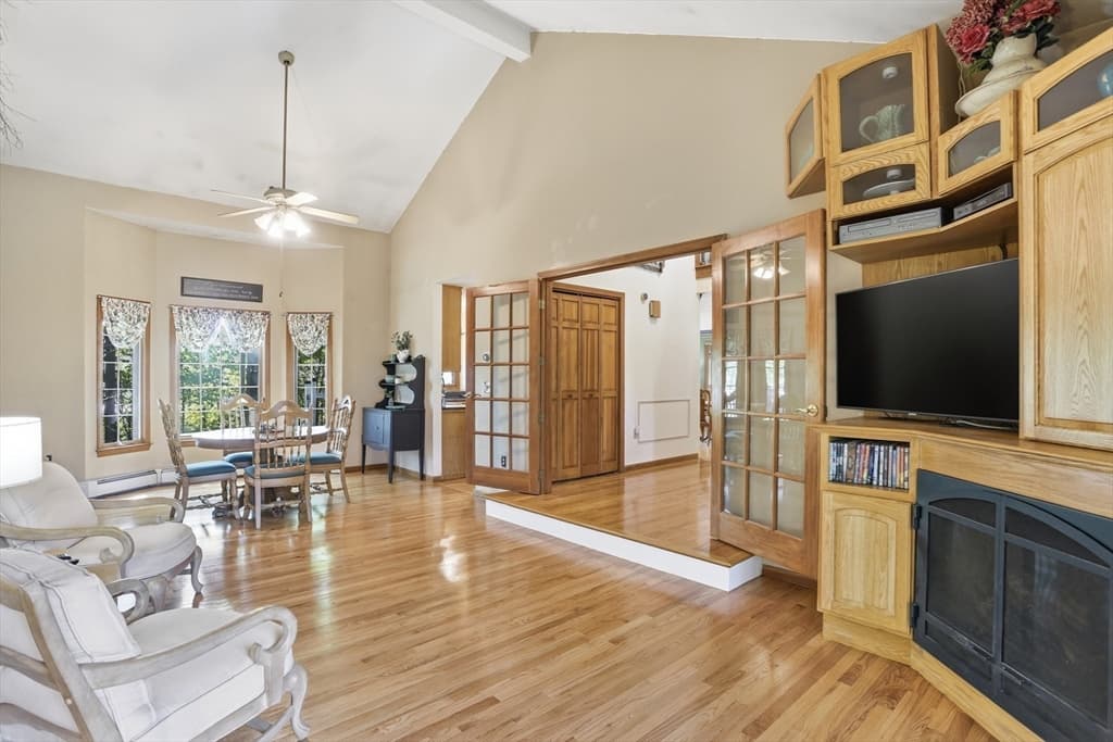 25 Thomas Pl, Leominster MA 01453 photo 4