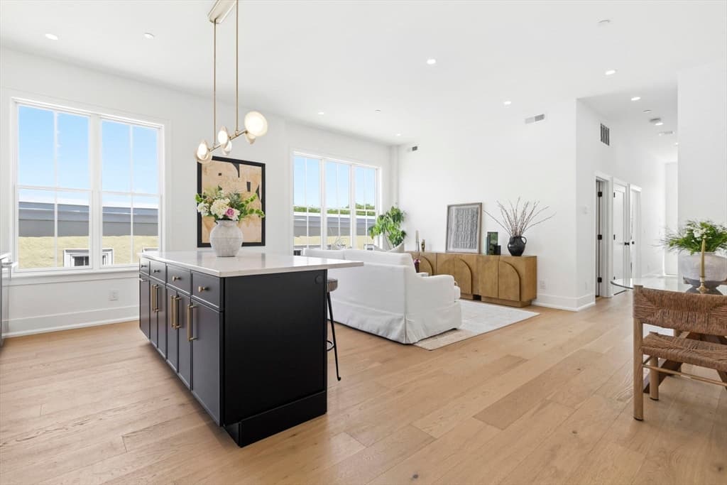 Condominium at 4471 Washington St # 1, Boston MA 02131, Boston, photo 5 of 30