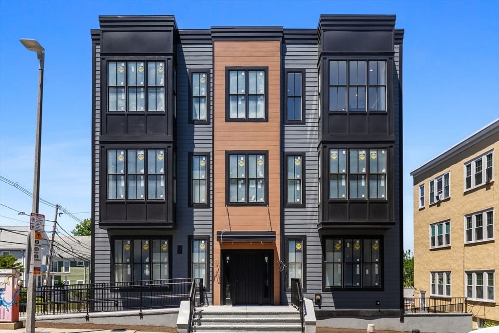 Condominium at 4471 Washington St # 1, Boston MA 02131, Boston, photo 29 of 30