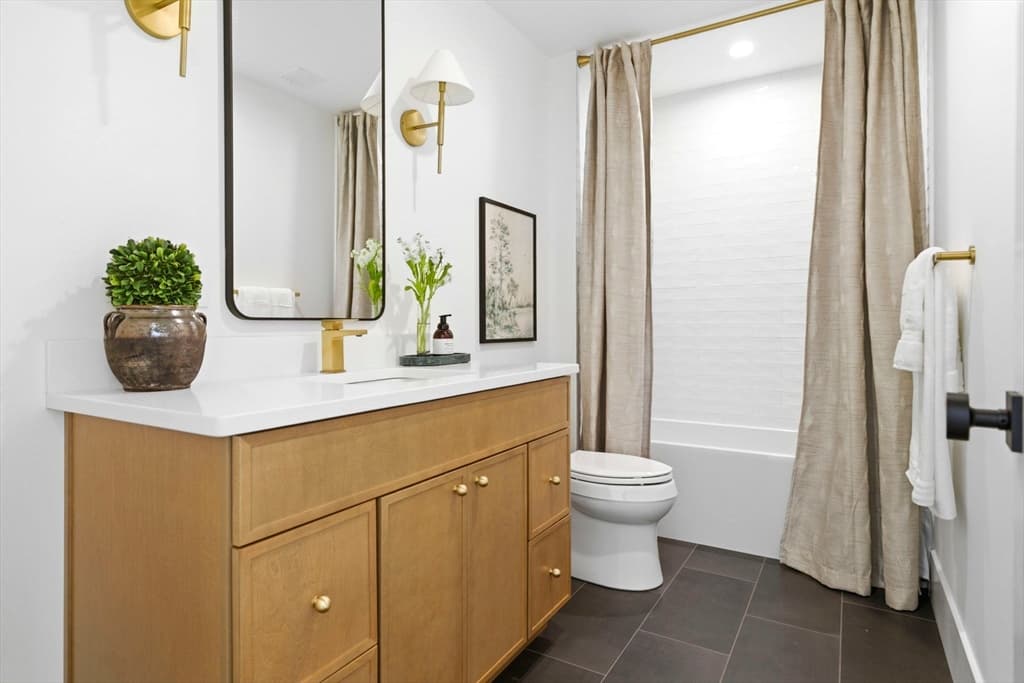 Condominium at 4471 Washington St # 1, Boston MA 02131, Boston, photo 25 of 30