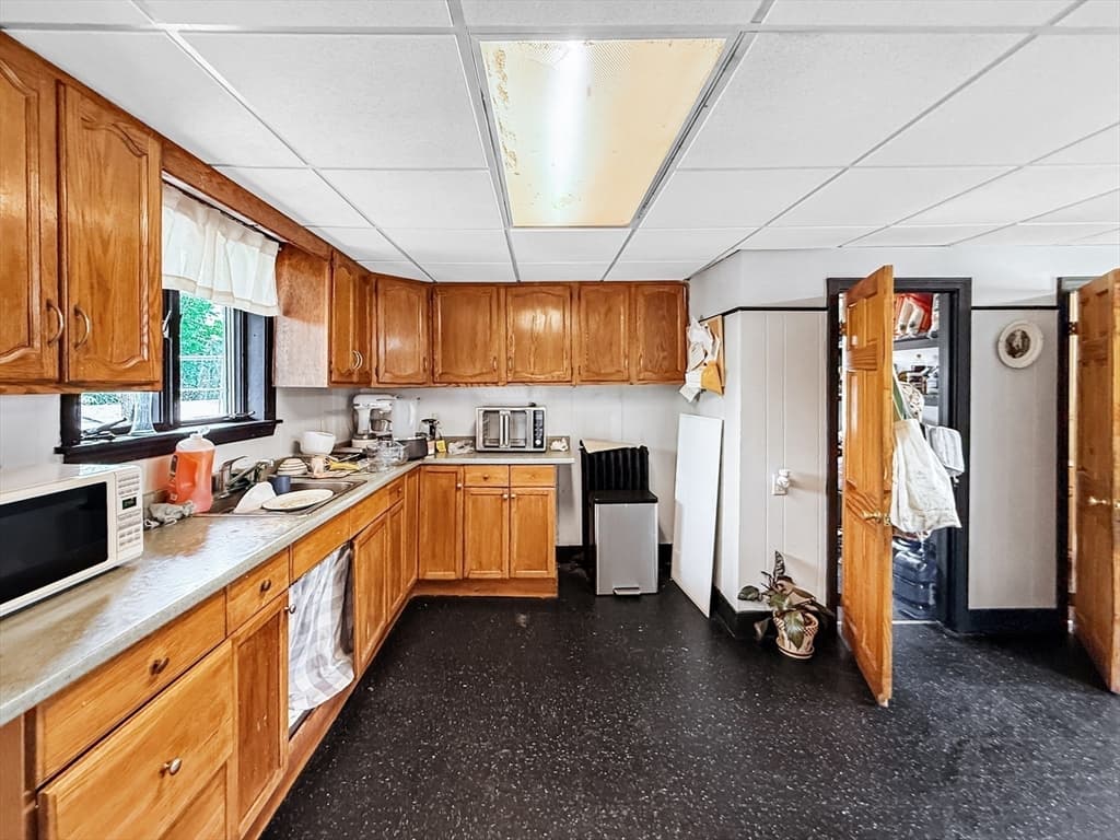 3 Family at 17-19 Acorn St, Lynn MA 01902, photo 26 of 39