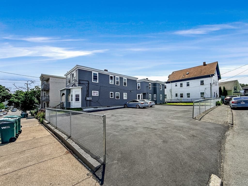 3 Family at 17-19 Acorn St, Lynn MA 01902, photo 5 of 39