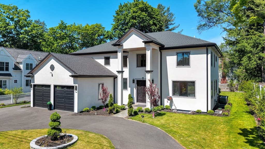 57 Mayflower Rd, Needham MA 02492