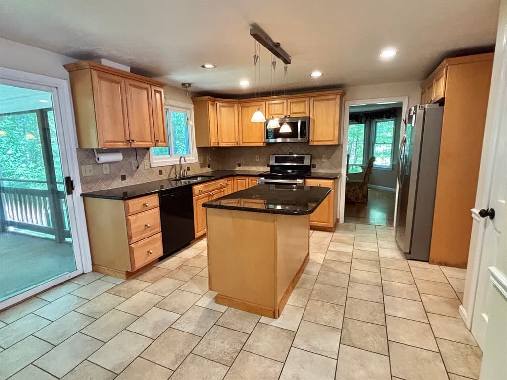Single Family Residence at 11 Quail Run, Bellingham MA 02019, Bellingham, photo 6 of 30