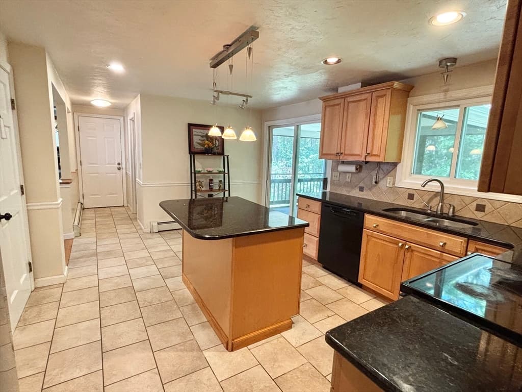 Single Family Residence at 11 Quail Run, Bellingham MA 02019, Bellingham, photo 7 of 30