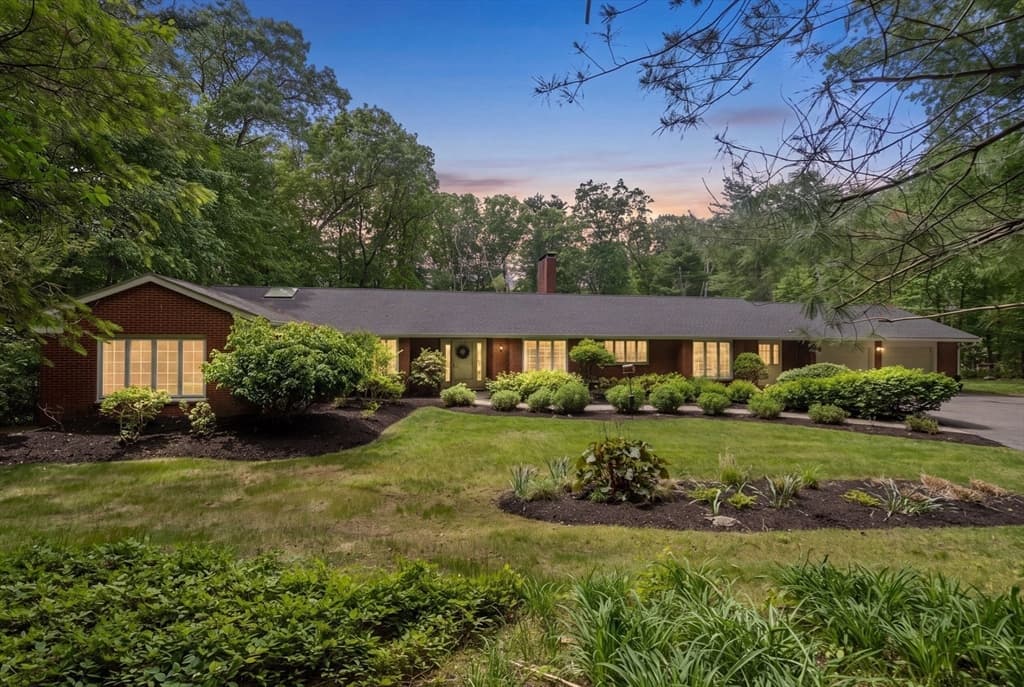 62 Mill St, Sherborn MA 01770
