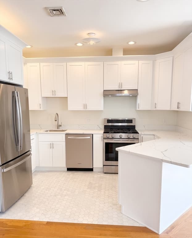 Condominium at 118 Trowbridge St # 6, Cambridge MA 02138, Cambridge, photo 2 of 26
