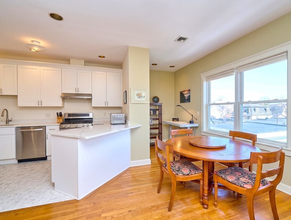 Condominium at 118 Trowbridge St # 6, Cambridge MA 02138, Cambridge, photo 6 of 26