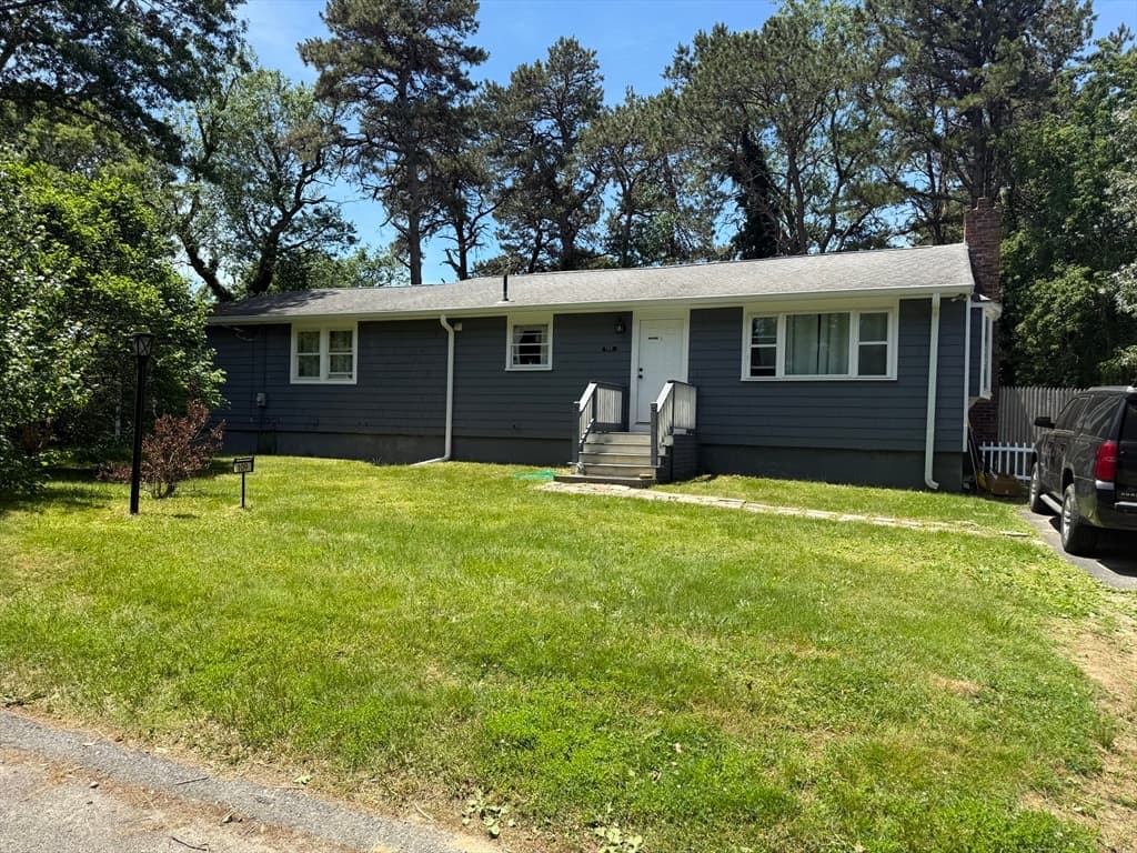 Single Family Residence at 109 Blueberry Ln, Barnstable MA 02648, photo 2 of 14