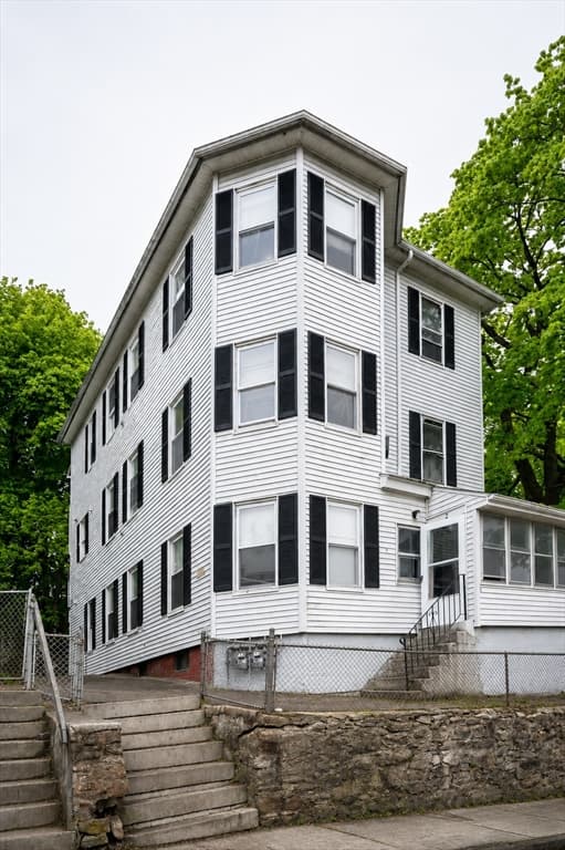 2 E Kendall St, Worcester MA 01605