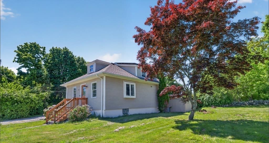 58 Ocean Grove Ave, Swansea MA 02777