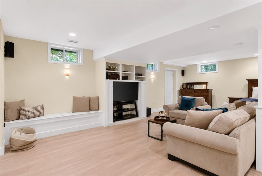 Condominium at 36 Roosevelt Rd # 36, Lexington MA 02420, Lexington, photo 22 of 23