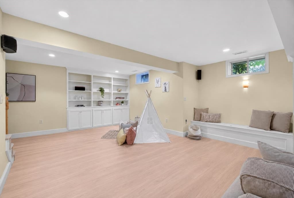 Condominium at 36 Roosevelt Rd # 36, Lexington MA 02420, Lexington, photo 21 of 23