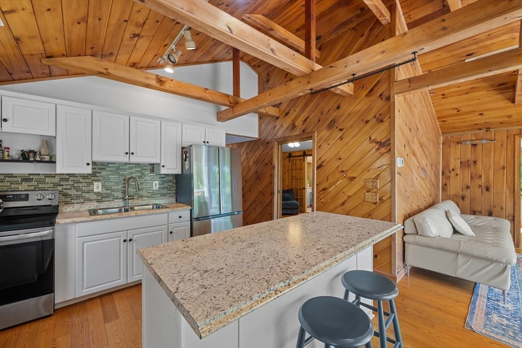 Single Family Residence at 21 Carrier Lane, Sutton MA 01590, photo 13 of 42