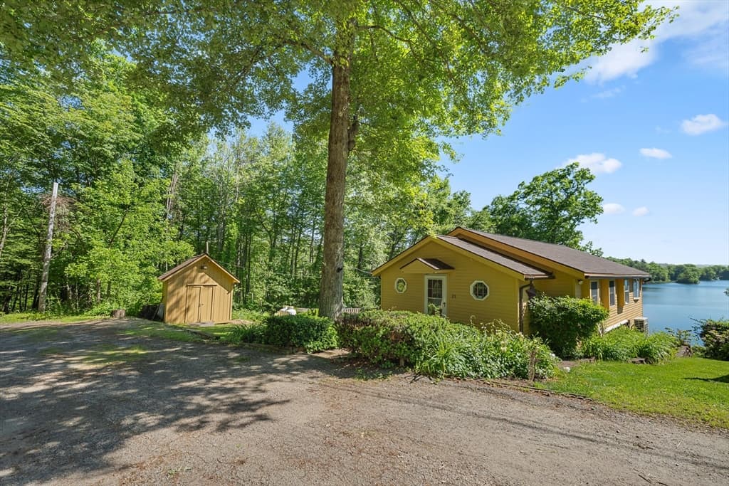 Single Family Residence at 21 Carrier Lane, Sutton MA 01590, photo 3 of 42