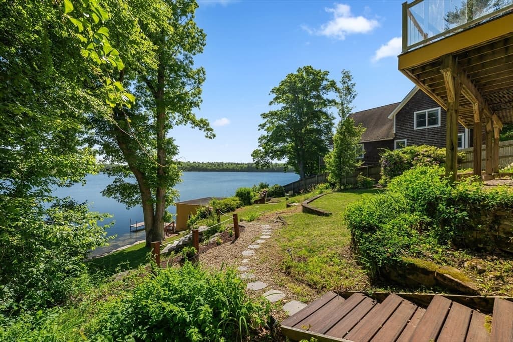 Single Family Residence at 21 Carrier Lane, Sutton MA 01590, photo 4 of 42
