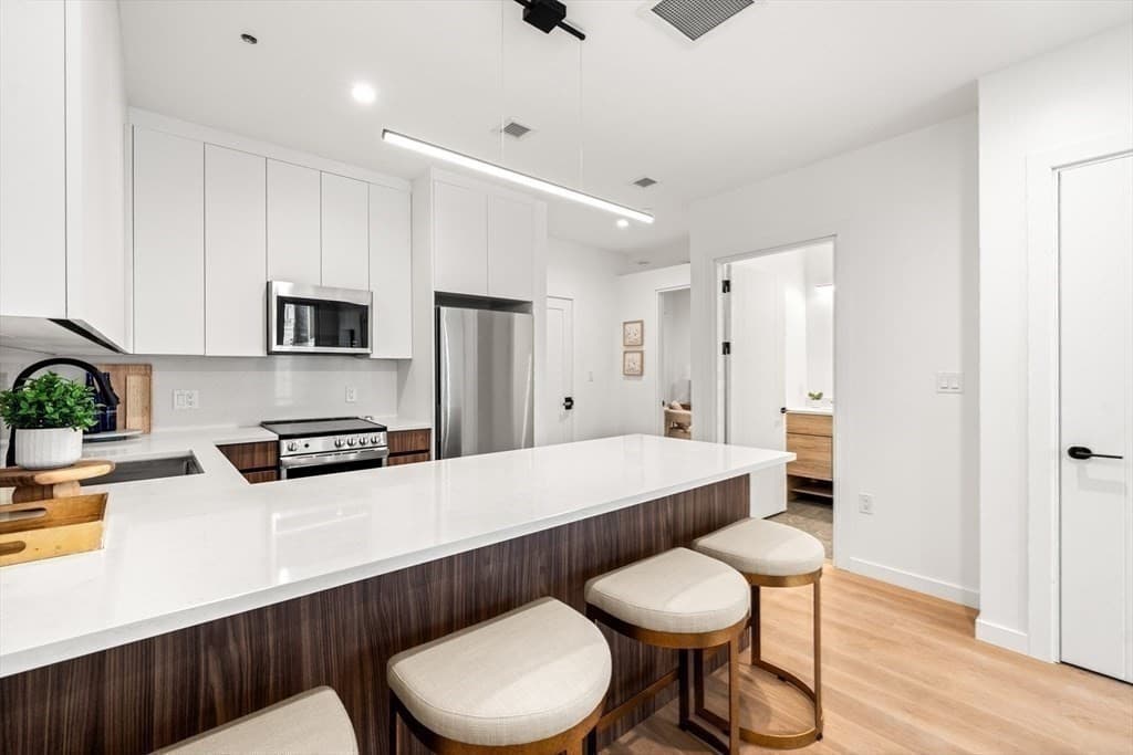 Condominium at 1395 Washington Street # 402, Boston MA 02118, photo 7 of 28