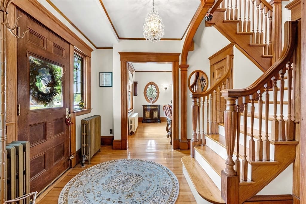 Single Family Residence at 9 White Ave, Wakefield MA 01880, photo 8 of 38