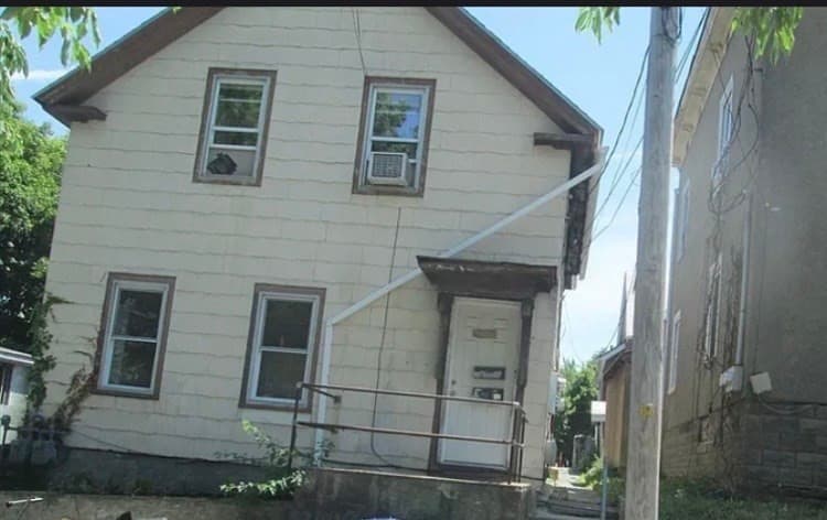 3 Lynn St, Fitchburg MA 01420