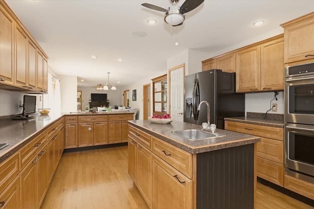 12 Corcoran Rd, Burlington MA 01803 photo 14