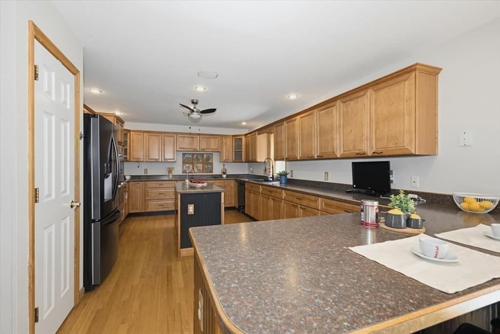 12 Corcoran Rd, Burlington MA 01803 photo 15