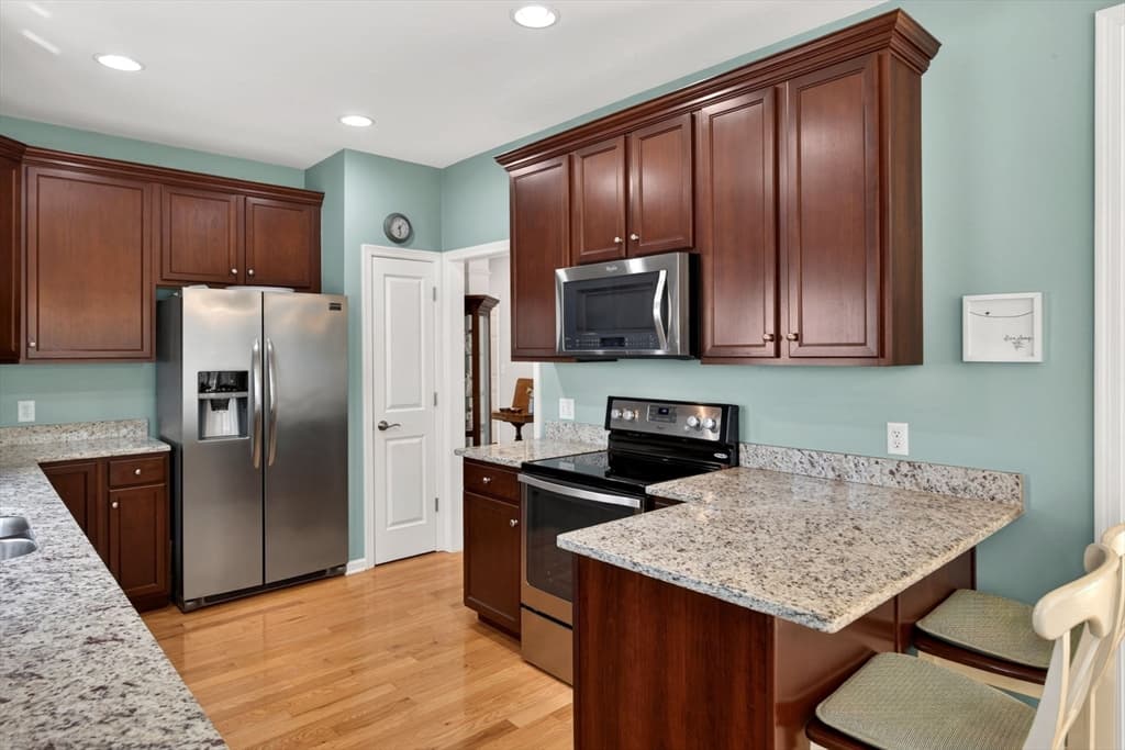 Single Family Residence at 17 Valley Front, Plymouth MA 02360, photo 13 of 42