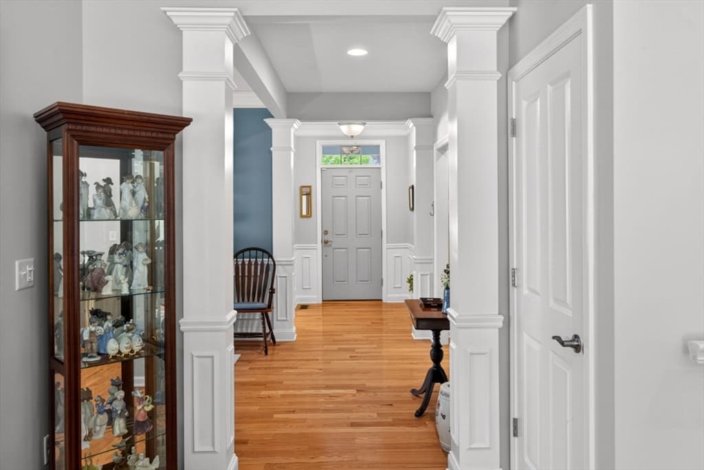 Single Family Residence at 17 Valley Front, Plymouth MA 02360, photo 5 of 42