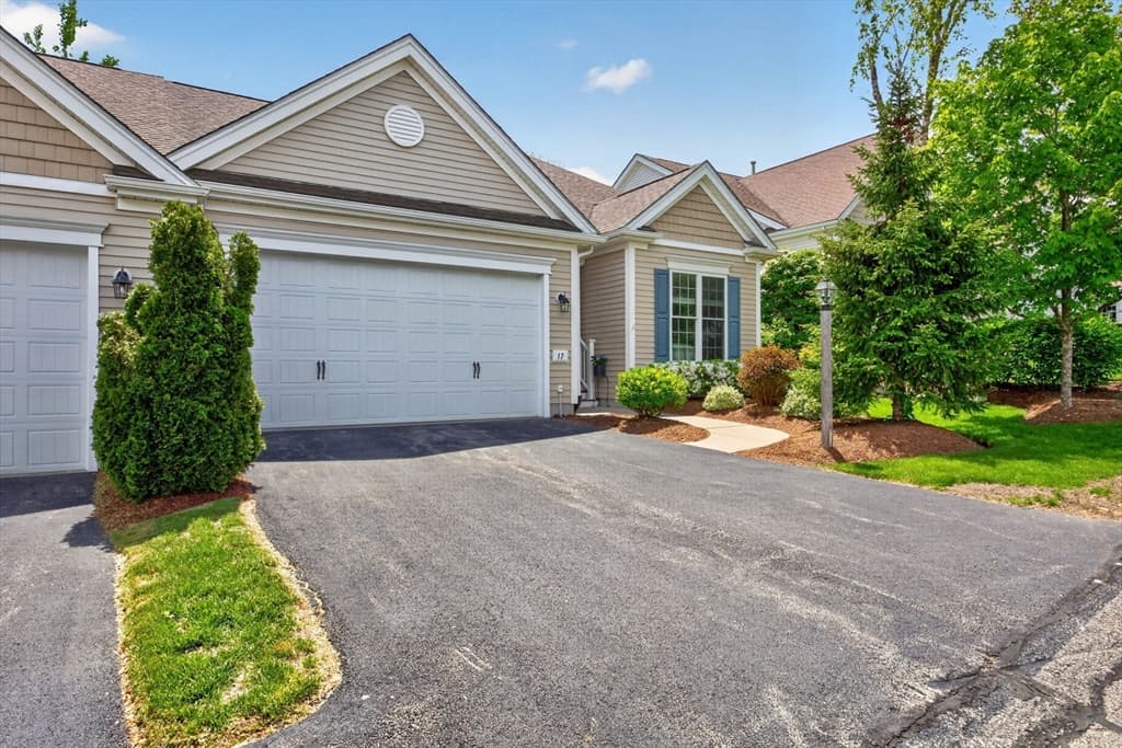Single Family Residence at 17 Valley Front, Plymouth MA 02360, photo 4 of 42