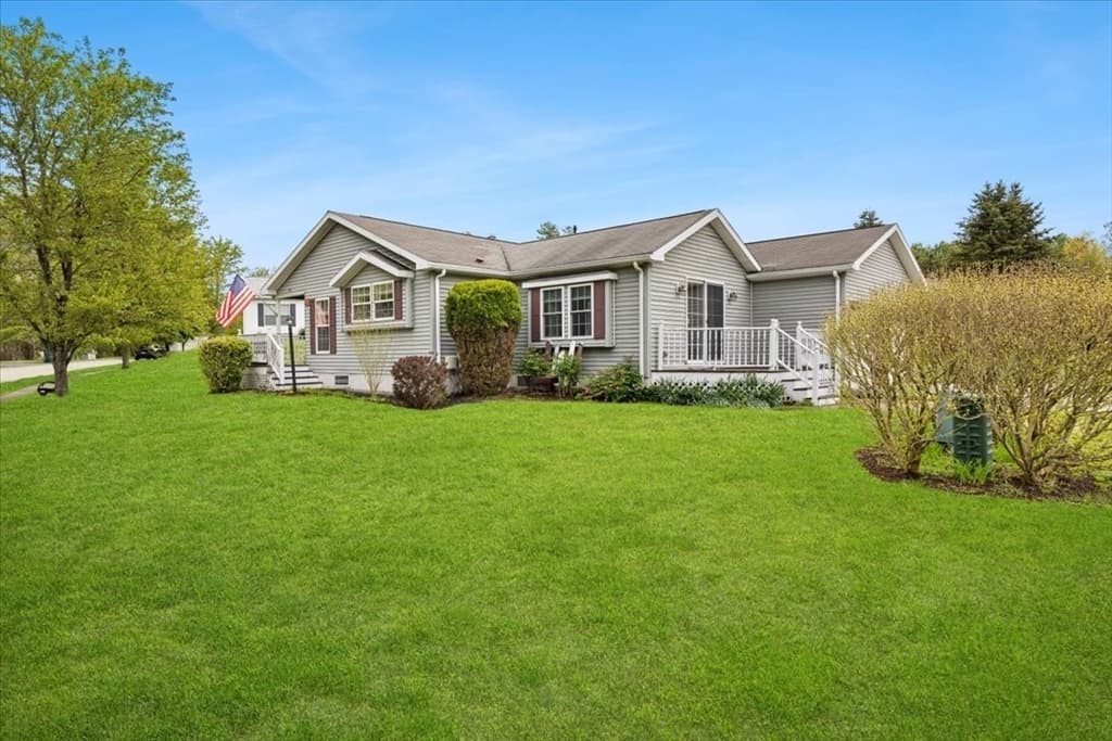 Single Family Residence at 5604 Oak Point Drive, Middleboro MA 02346, Middleboro, photo 38 of 39