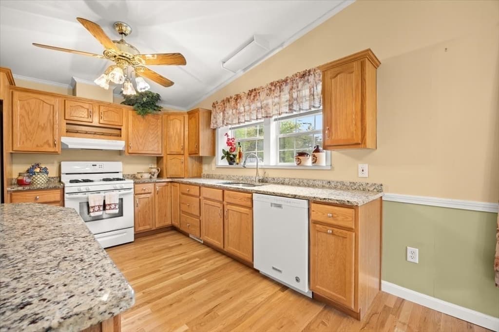 Single Family Residence at 5604 Oak Point Drive, Middleboro MA 02346, Middleboro, photo 10 of 39