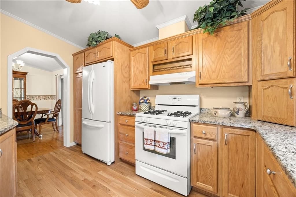 Single Family Residence at 5604 Oak Point Drive, Middleboro MA 02346, Middleboro, photo 11 of 39