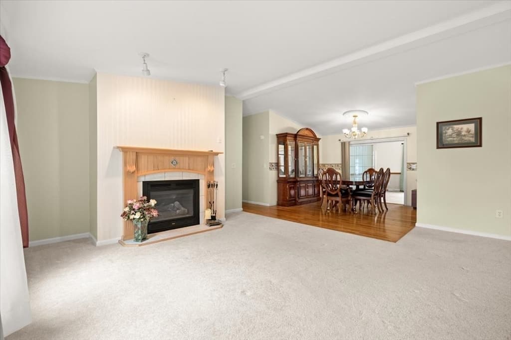 Single Family Residence at 5604 Oak Point Drive, Middleboro MA 02346, Middleboro, photo 8 of 39