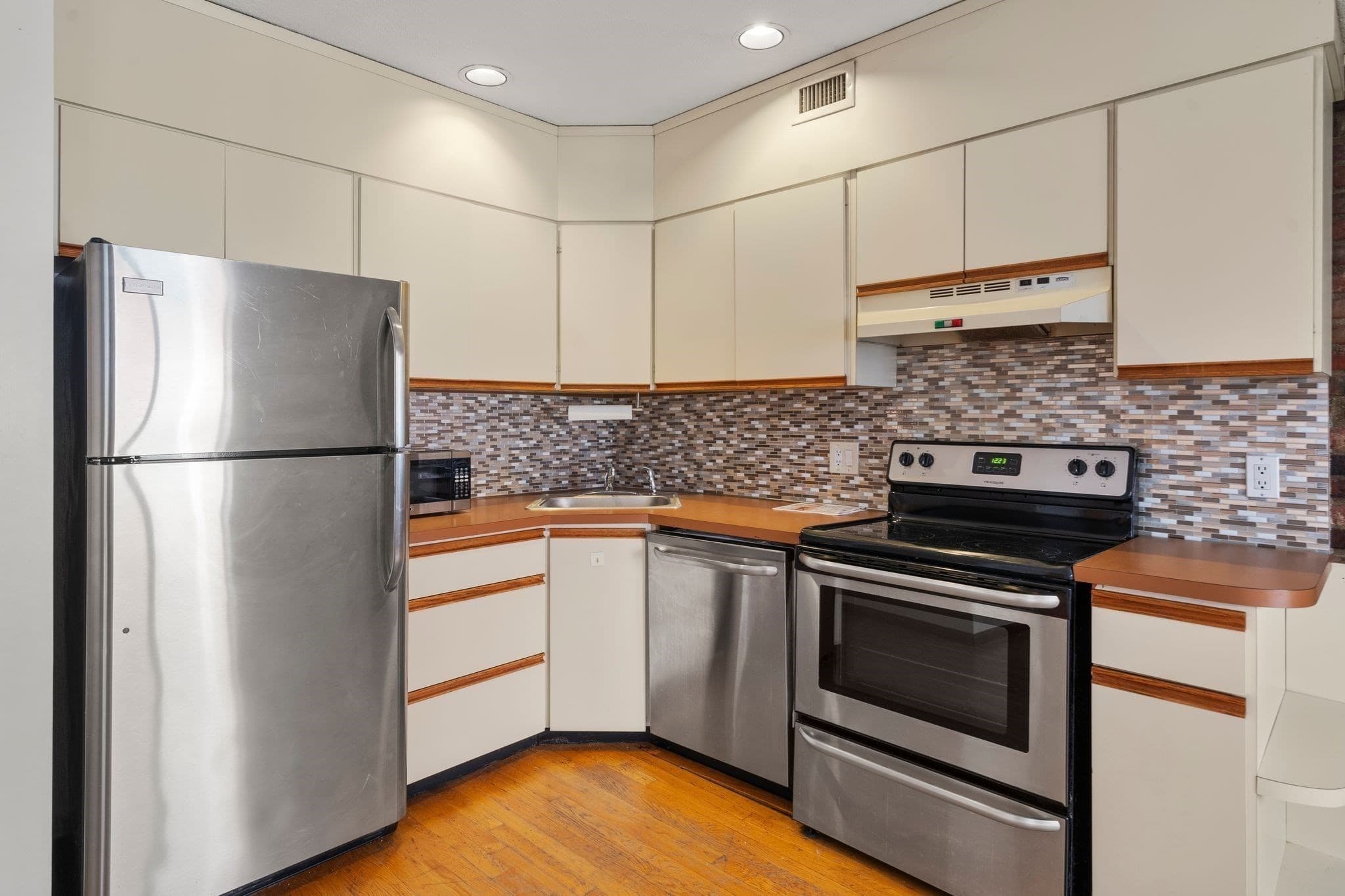 Condominium at 8 Wiget # 2, Boston MA 02113, photo 4 of 8