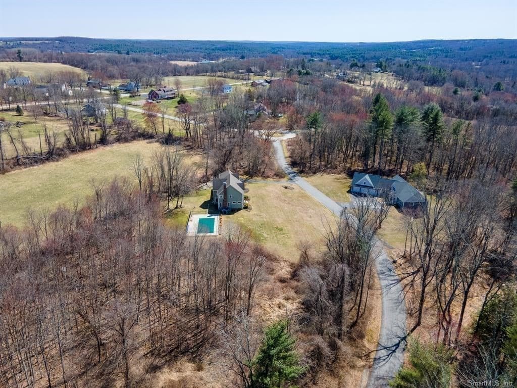 Single Family Residence at 36 Olde Meadow Road, Woodstock CT 06281, photo 2 of 13
