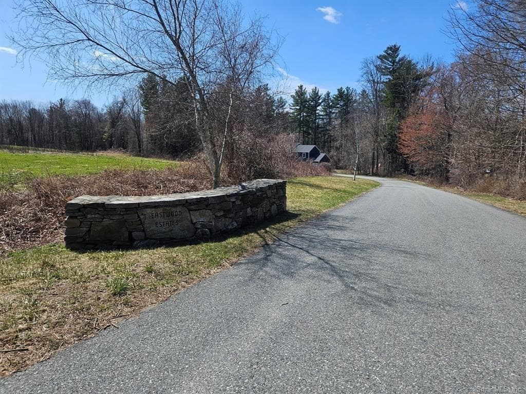 Single Family Residence at 36 Olde Meadow Road, Woodstock CT 06281, photo 3 of 13