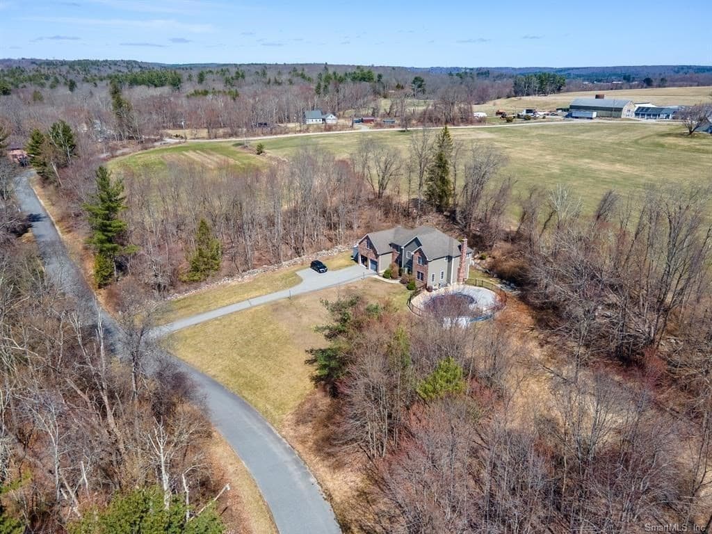 Single Family Residence at 36 Olde Meadow Road, Woodstock CT 06281, photo 5 of 13