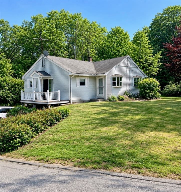 214-216 River Road East, Berlin MA 01503