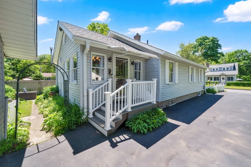 121 Merrill Rd, Springfield MA 01119 photo 4