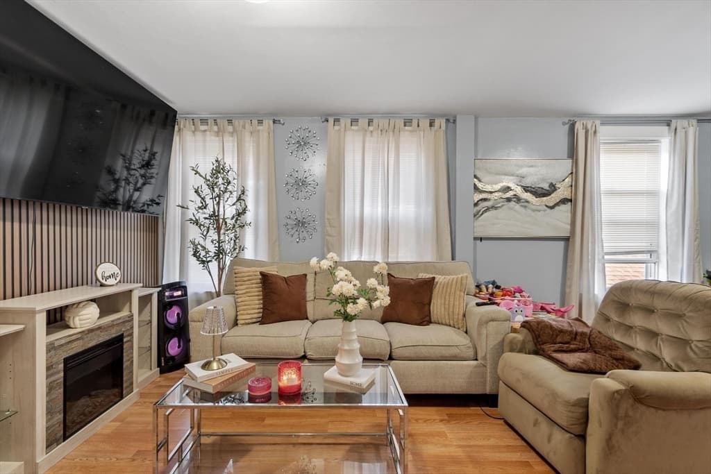 10 Kempton Ct, Lawrence MA 01841 photo 5