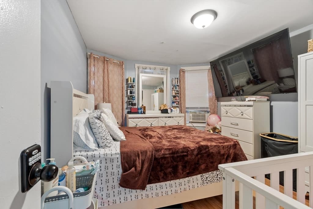 10 Kempton Ct, Lawrence MA 01841 photo 4