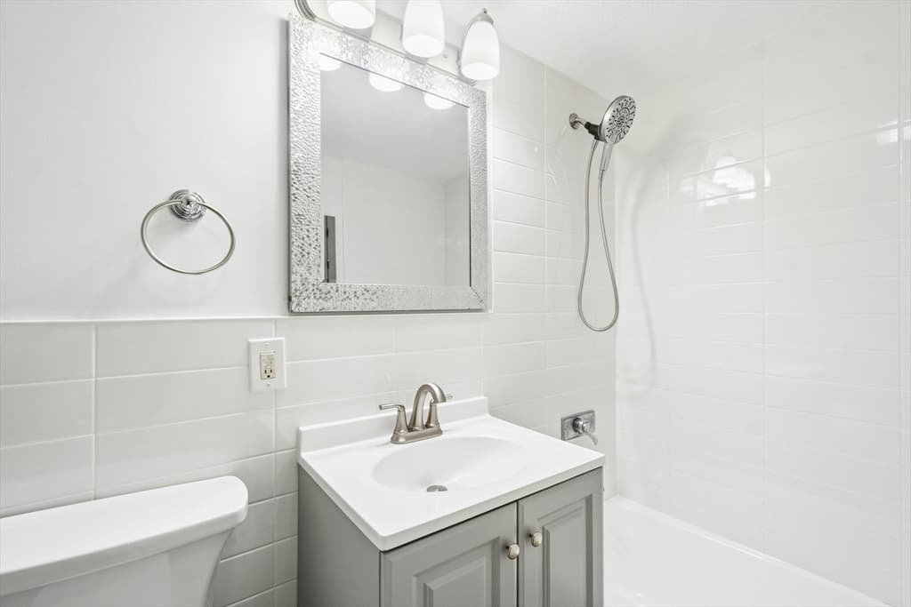 585 Revere Beach Pkwy # 509, Revere MA 02151 photo 17
