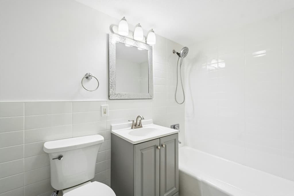 585 Revere Beach Pkwy # 509, Revere MA 02151 photo 16