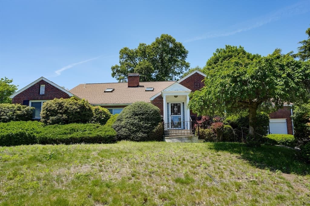 262 Clifton St, Belmont MA 02478 photo 2