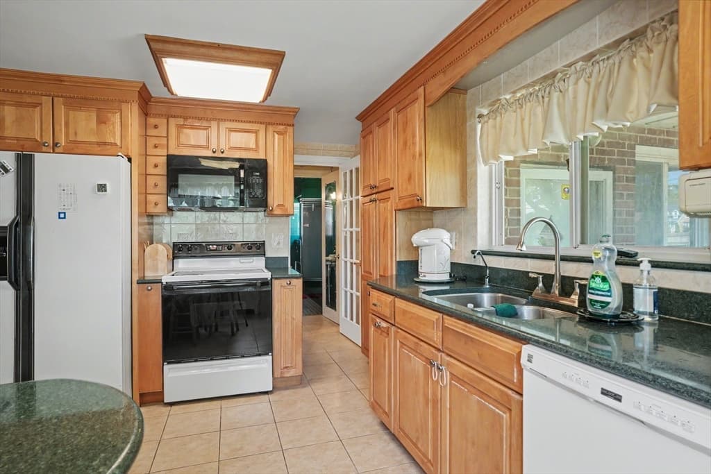 262 Clifton St, Belmont MA 02478 photo 9