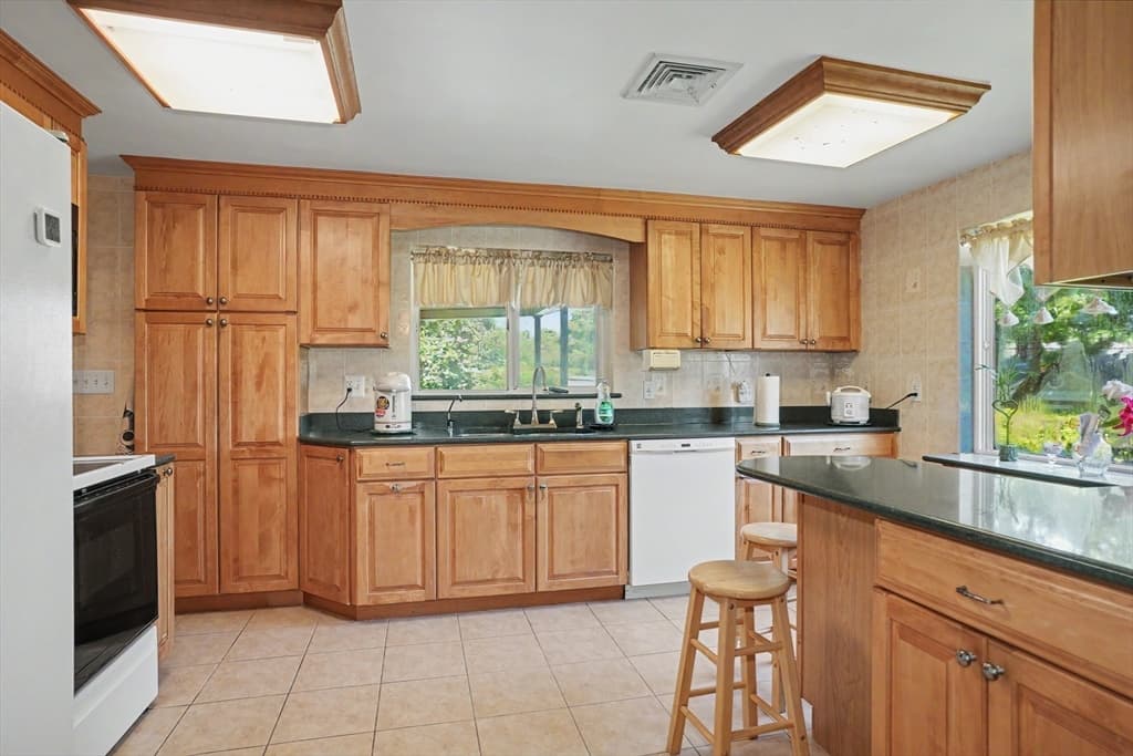 262 Clifton St, Belmont MA 02478 photo 10