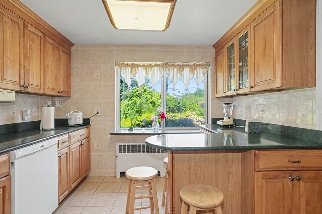 262 Clifton St, Belmont MA 02478 photo 8