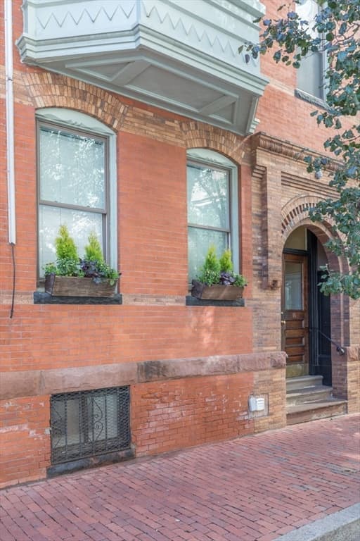 Condominium at 15 Garrison St # 1, Boston MA 02116, photo 17 of 18