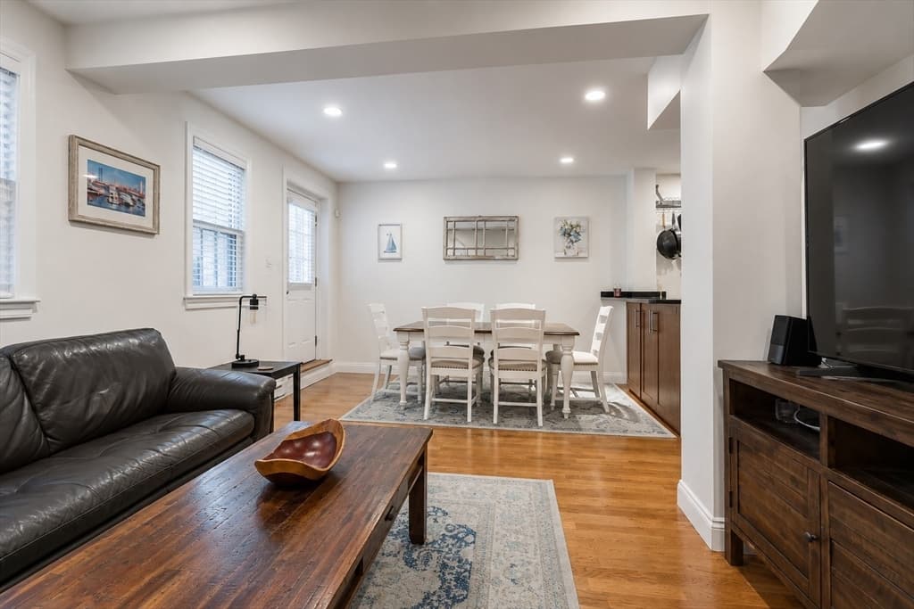 Condominium at 15 Garrison St # 1, Boston MA 02116, photo 3 of 18