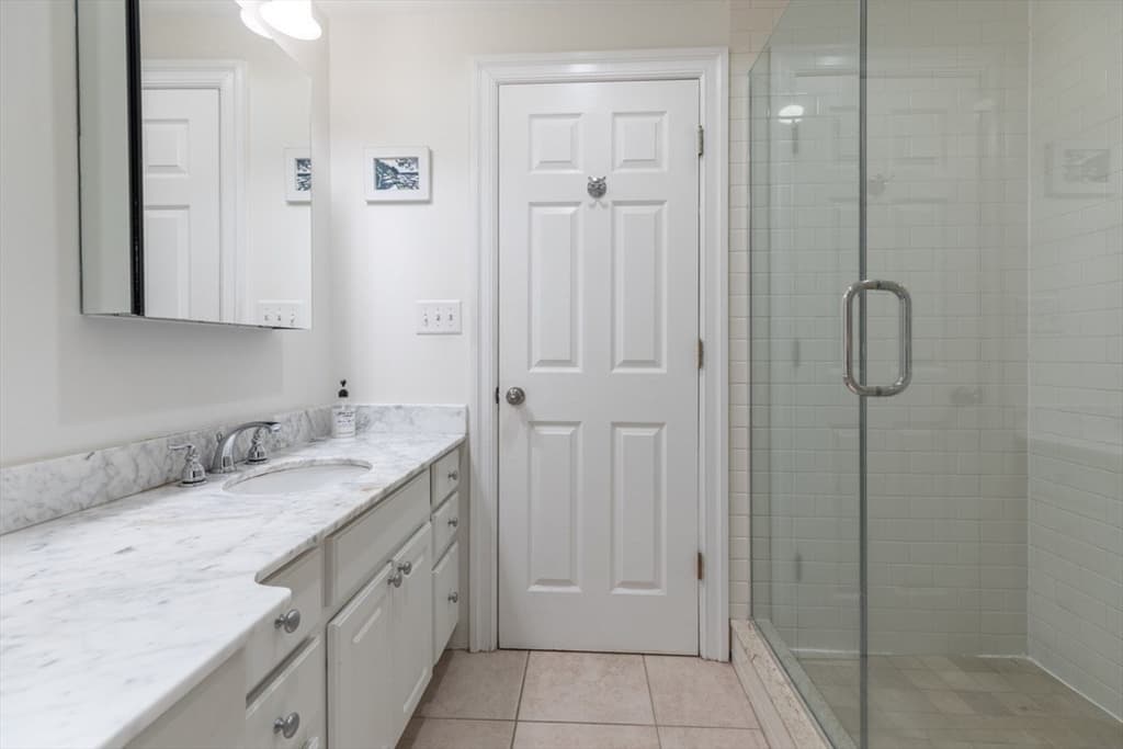 Condominium at 15 Garrison St # 1, Boston MA 02116, photo 15 of 18