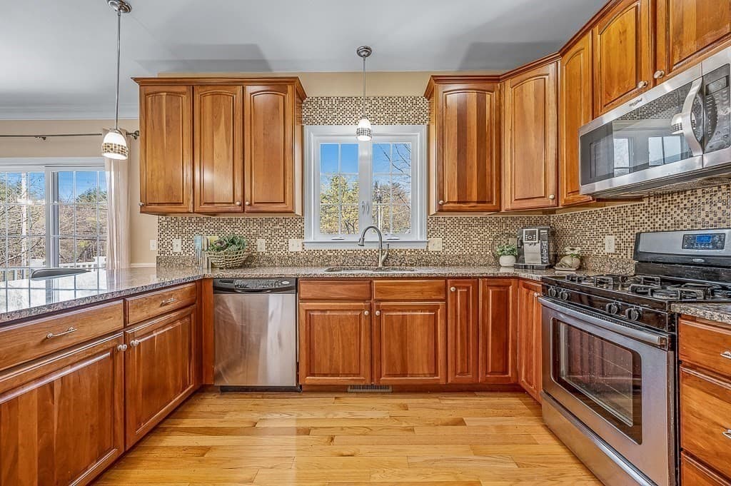 Single Family Residence at 1 Dunia Ln, Northborough MA 01532, photo 6 of 42